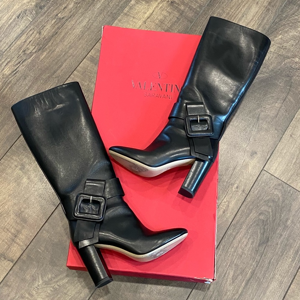 Valentino Garavani Black Leather Heeled Boots Size 38 - Picture 8 of 14